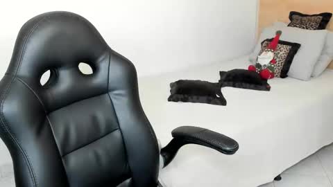 Julieth  online show from December 22, 4:54 pm