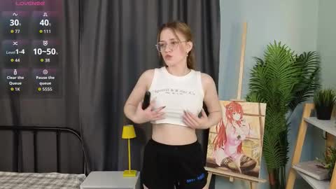 Mia online show from November 25, 4:03 am