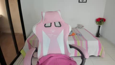 Juline Smith online show from November 20, 12:50 pm