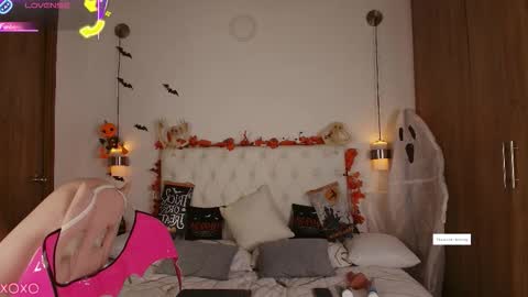 Snapshot of jullianapriv_ chatting on October 22, 2:22 pm jullianapriv_ online show from October 22, 2:22 pm