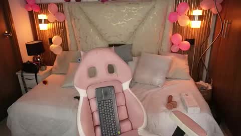 jullianapriv_ online show from January 6, 5:38 pm