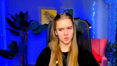 junewoods online show from January 15, 8:42 am