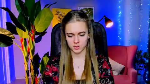 junewoods online show from January 19, 9:27 am