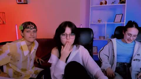 kaela_spell_ online show from December 2, 8:44 pm