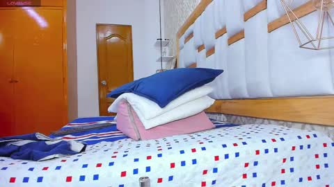 karolina  online show from October 7, 7:29 pm