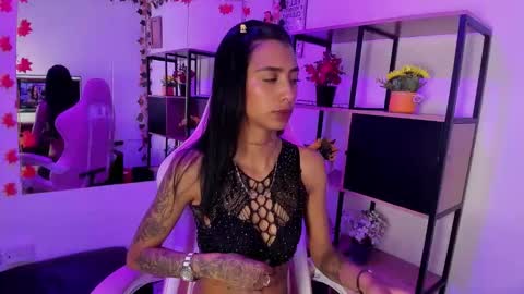 karlaslutskinny__ online show from February 5, 8:56 pm