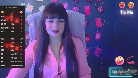 Caroline online show from December 17, 7:01 am