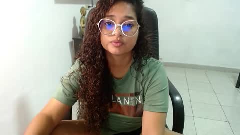 Snapshot of kataleya_skovar chatting on October 22, 3:50 pm danna online show from October 22, 3:50 pm