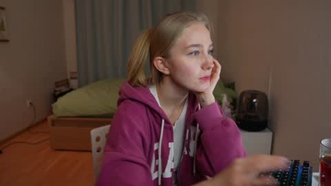 Snapshot of katcontrol chatting on December 21, 2:47 pm katcontrol online show from December 21, 2:47 pm