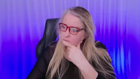 Kat D Sinclair online show from January 15, 2:56 pm