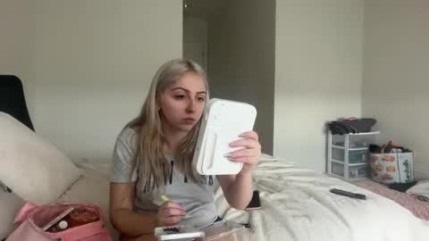 kateharperr online show from December 14, 8:03 pm