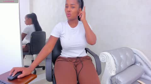 Snapshot of katherin_cruzz chatting on January 25, 12:19 pm katherin online show from January 25, 12:19 pm