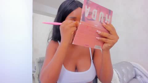 Snapshot of katherin_cruzz chatting on January 14, 12:03 pm katherin online show from January 14, 12:03 pm