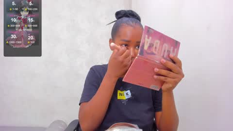 Snapshot of katherin_cruzz chatting on December 17, 12:00 pm katherin online show from December 17, 12:00 pm