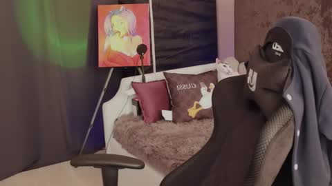 Snapshot of kathleen_frost chatting on December 6, 7:32 am kathleen_frost online show from December 6, 7:32 am