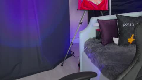 Snapshot of kathleen_frost chatting on December 4, 8:12 am kathleen_frost online show from December 4, 8:12 am