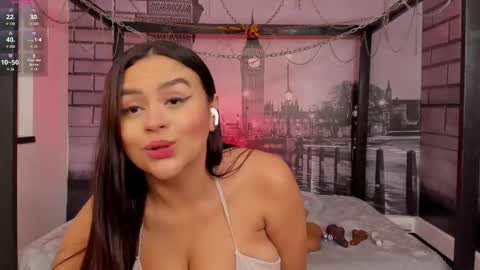 Snapshot of katia_bigboobs11 chatting on October 22, 1:05 pm Katia online show from October 22, 1:05 pm