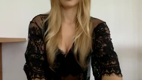 Katie online show from February 14, 9:03 am