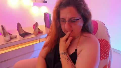 Snapshot of katiee_jones_ chatting on September 29, 2:55 pm Katherine online show from September 29, 2:55 pm