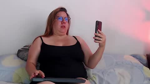 Snapshot of katiee_jones_ chatting on October 27, 12:44 pm Katherine online show from October 27, 12:44 pm