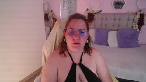Snapshot of katiee_jones_ chatting on February 9, 12:41 pm Katherine online show from February 9, 12:41 pm