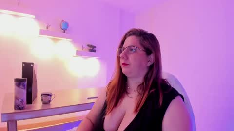 Snapshot of katiee_jones_ chatting on September 13, 1:19 pm Katherine online show from September 13, 1:19 pm