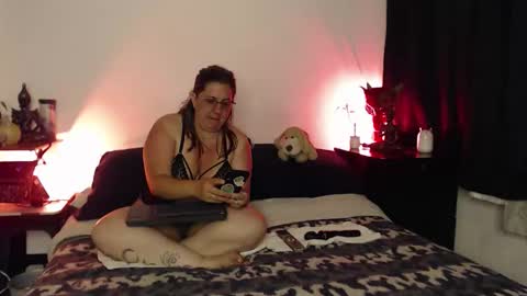 Snapshot of katiee_jones_ chatting on October 5, 6:18 am Katherine online show from October 5, 6:18 am