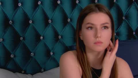 katiereeves online show from October 23, 6:58 pm