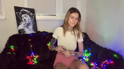 katycherry_ online show from November 23, 7:15 pm