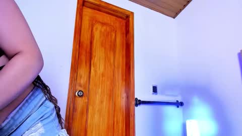 katyortiz online show from October 6, 12:00 pm