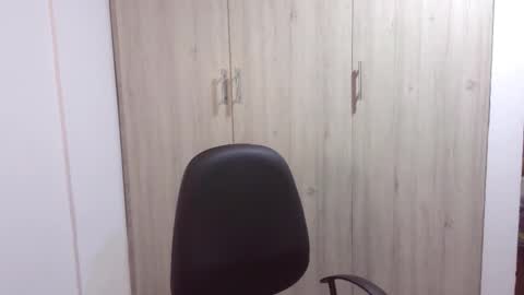  Khawit  online show from February 9, 8:33 am