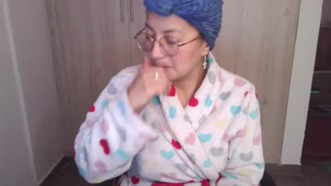  Khawit  online show from February 16, 2:10 pm