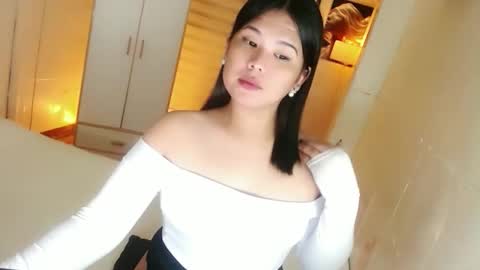 Y O U R        F U T U R E       K A Y L E E  online show from December 19, 1:43 am