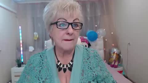 kaylesmoll online show from September 20, 6:39 pm