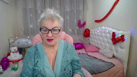 kaylesmoll online show from February 21, 8:16 pm