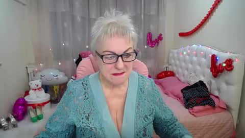 kaylesmoll online show from March 5, 7:39 pm