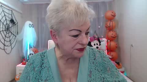 kaylesmoll online show from October 18, 6:53 pm