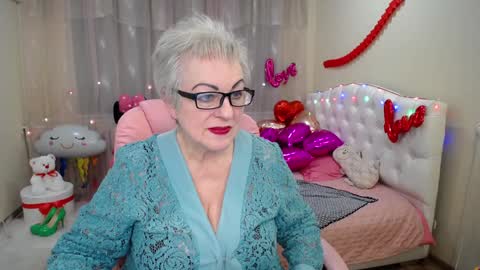 kaylesmoll online show from February 2, 5:21 am