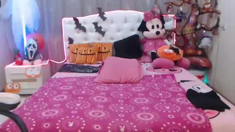 kaylesmoll online show from October 21, 6:56 pm