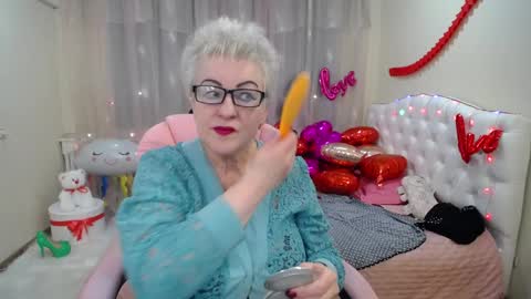 kaylesmoll online show from February 8, 7:16 pm