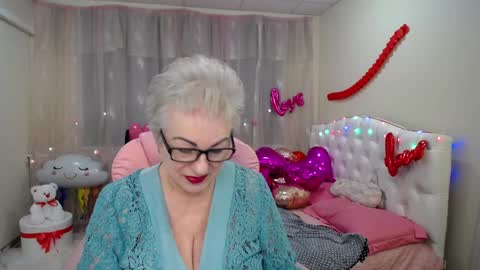 kaylesmoll online show from January 31, 9:48 pm