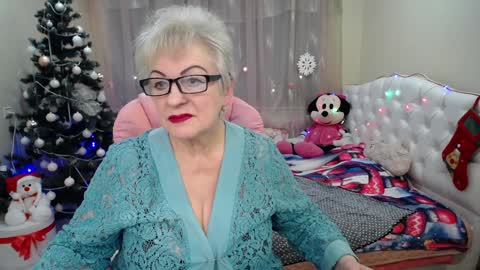 kaylesmoll online show from January 15, 5:19 am