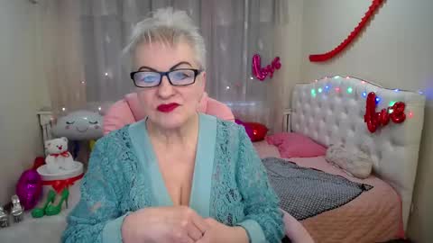 kaylesmoll online show from February 20, 5:55 am