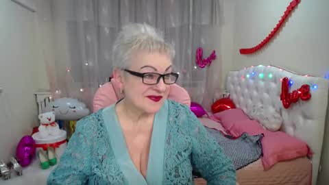 kaylesmoll online show from March 7, 8:00 pm