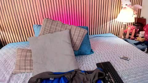 keeyla stone online show from February 6, 2:15 am