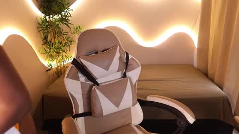 Kehlannis online show from October 18, 8:54 pm