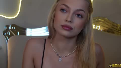 kelly_peachpiee online show from September 23, 5:27 am