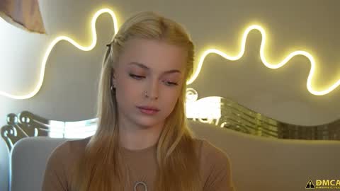 kelly_peachpiee online show from September 15, 5:05 am