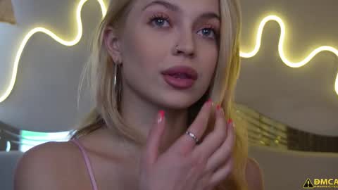 kelly_peachpiee online show from October 1, 5:45 am