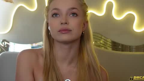 kelly_peachpiee online show from September 16, 5:59 am